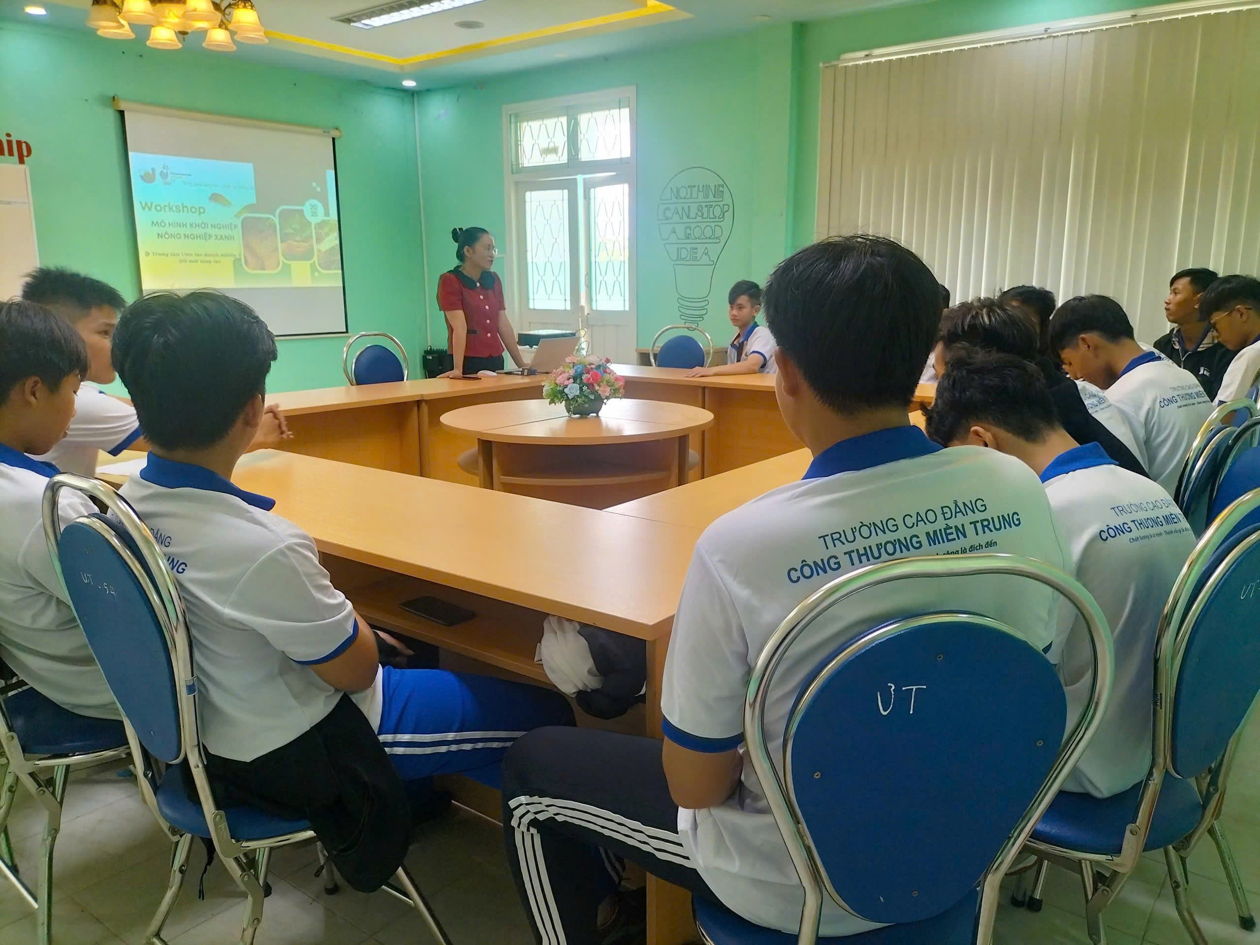 Học sinh sinh viên MITC đang tham dự Workshop về Khởi nghiệp xanh