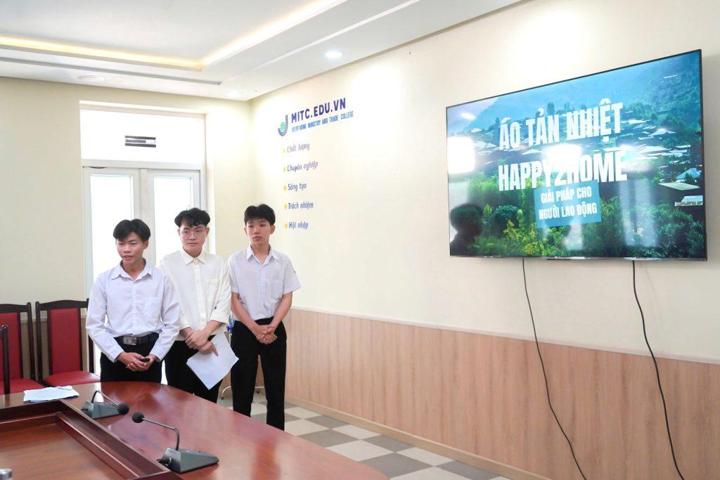 Dự án “Áo tản nhiệt Happy2Home” đã được Hội đồng giám khảo đánh giá cao và xuất sắc giành giải Nhất nhờ tính sáng tạo, ứng dụng và khả năng thương mại hóa sản phẩm